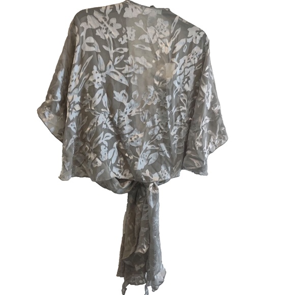 NWT Betsey Jonhson Women's Gray Sheer/Crushed Velvet Gorgeous Floral Shawl/Wrap - Picture 6 of 8